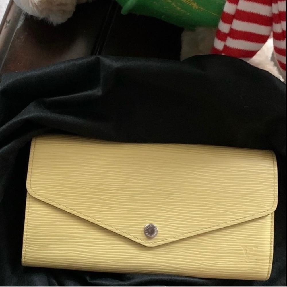 Louis Vuitton Yellow Epi Leather Sarah Wallet